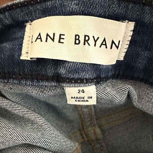 Lane Bryant Straight Fit Denim High Rise Bermuda Shorts Women's Plus size 24 NWT - Picture 2 of 7